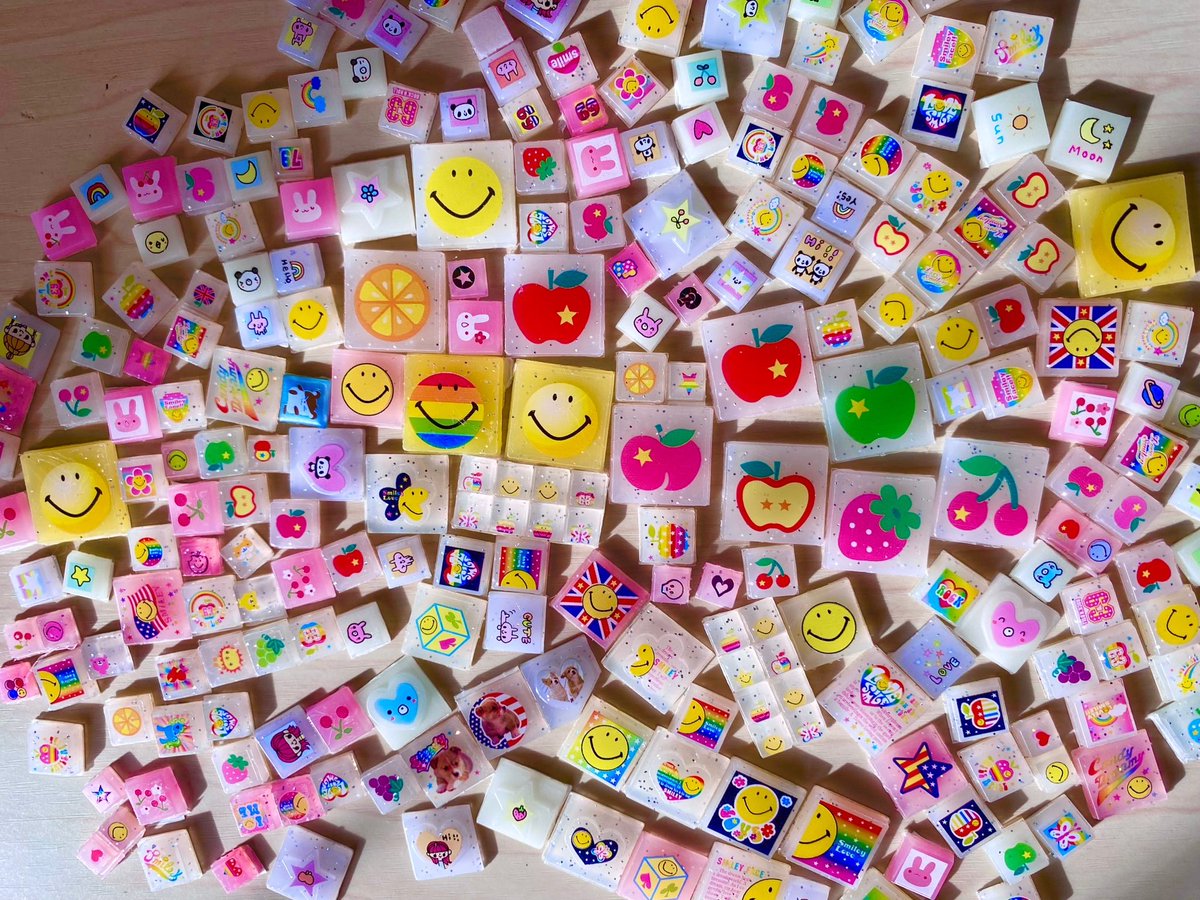 hamuchancity's tweet photo. タイルシールさいこ〜💖🌈だよね♬✨ https://t.co/JNOcXFrISE