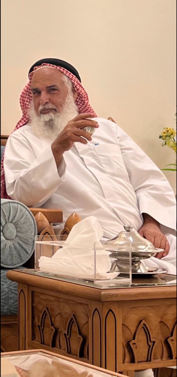 رحم الله ابامحمد 
رجل كان دمث الاخلاق، بشوش الوجه ،
سمحاً كريماً، وحسن التعامل
"من نوادر الرجال"
اسأل الله أن يجعله في علّيين 
مع الانبياء والصديقين والشهداء .. 
يامال الجنة ونعيمها يا بومحمد..🤲

#هلاّل_فهد_الديحاني