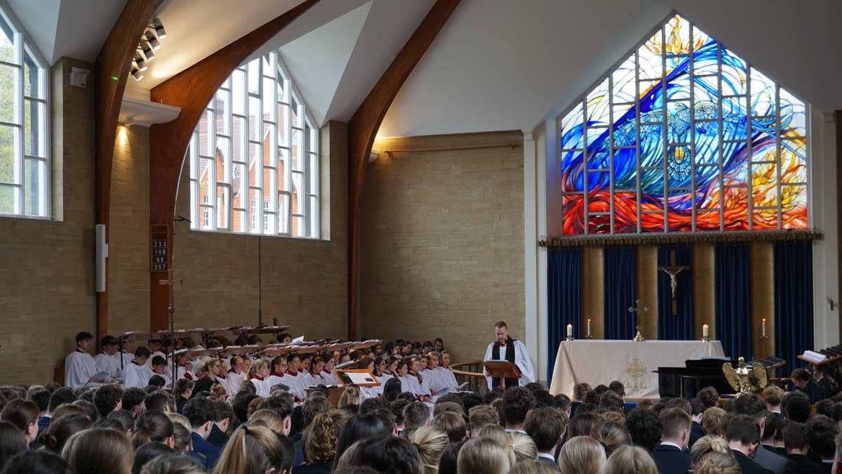 The Feast of St George was celebrated this morning in Chapel. Reverend Moloney led the St George's Day service, with readings by Sixth Form pupils and hymns sung by the choir and congregation. #SJHighHopes