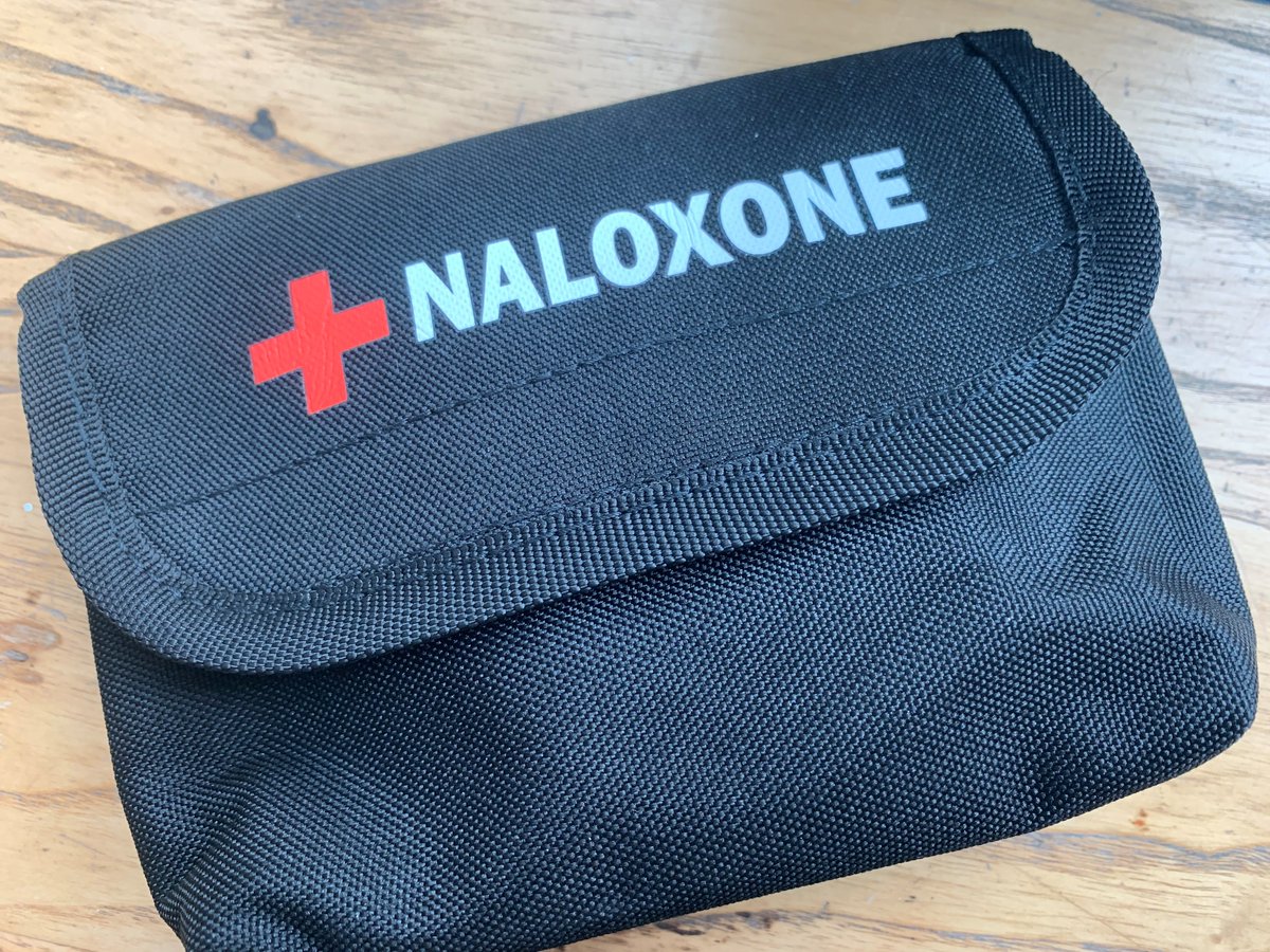 Great news! ⬇️ 
I'm delighted to say that this morning officers from the Hambleton Neighbourhood Team were among the first to receive new Naloxone training. Hundreds of officers in North Yorkshire will soon be carrying this life saving medicine. - Inspector Ed Rogerson 👮