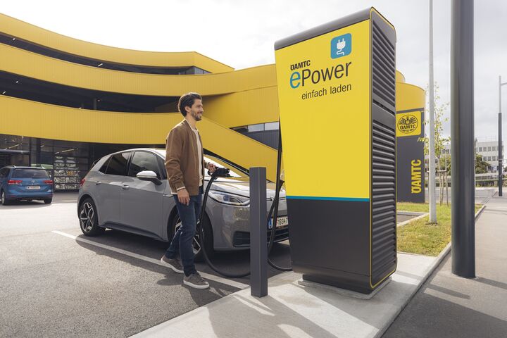 1evapp's tweet image. OEAMTC has almost 600 fast charging stations in Austria, available to you in the 1ev.app application! It only takes 2 minutes to download and install the application on your Android or iOS phone. Without unnecessary formalities, without contracts and subscriptions