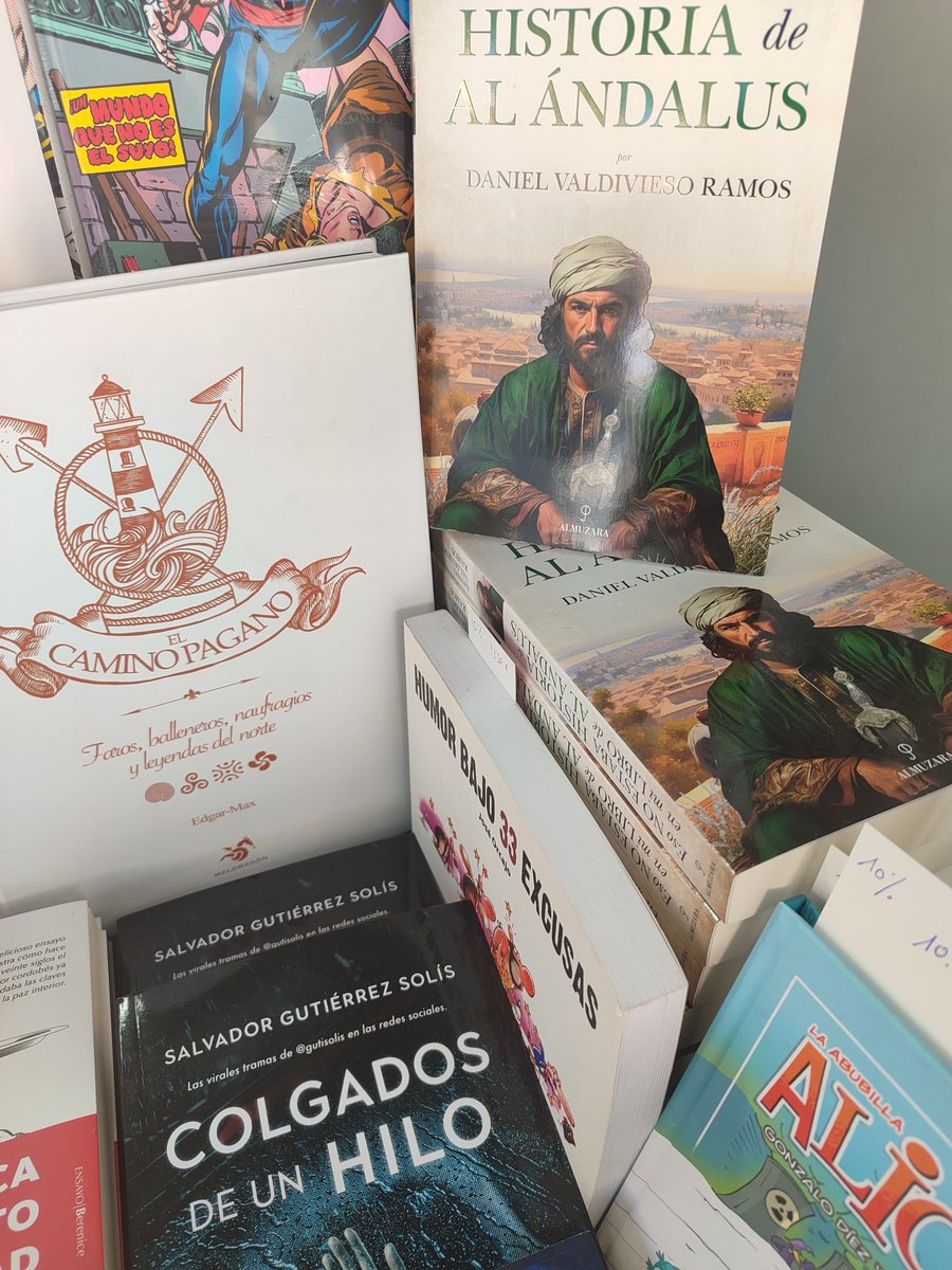 Androitocomics's tweet photo. Libros y libros y más libros.. en tu stand de @Androitocomics  número 27. Bulevar del Gran Capitán. https://t.co/FOwxUJqFRW
