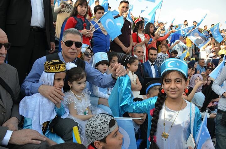 Türkmeneli’de, Doğu Türkistan’da, Kırım’da, Balkanlar’da ve bütün Türkeli’nde yaşayan, kahraman ırkın kahraman çocukları… Ne mutlu size, Atatürk bir gün armağan etti… 23 Nisan kutlu olsun…