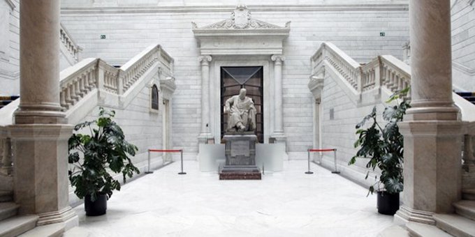 Un recorrido por espacios que habitualmente están restringidos al público... 🏛️ «Jornada de Puertas Abiertas» en la @BNE_biblioteca 👉 bit.ly/4aIEpnS Entrada libre. Aforo limitado. Entrega de entradas numeradas y limitadas a partir de las 8:45 h #Cultura