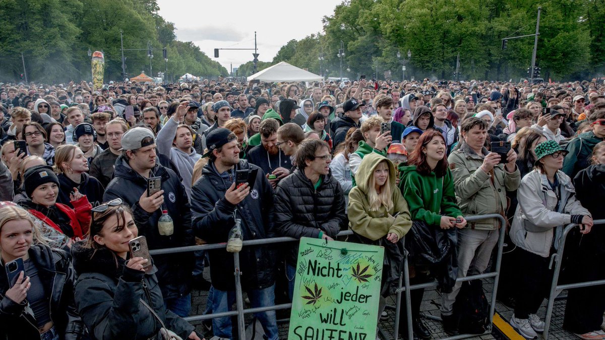 [❓] Que pense Michel Onfray de la légalisation du cannabis en Allemagne ? Sa réponse à écouter ici 👇 michelonfray.com/questions-repo…