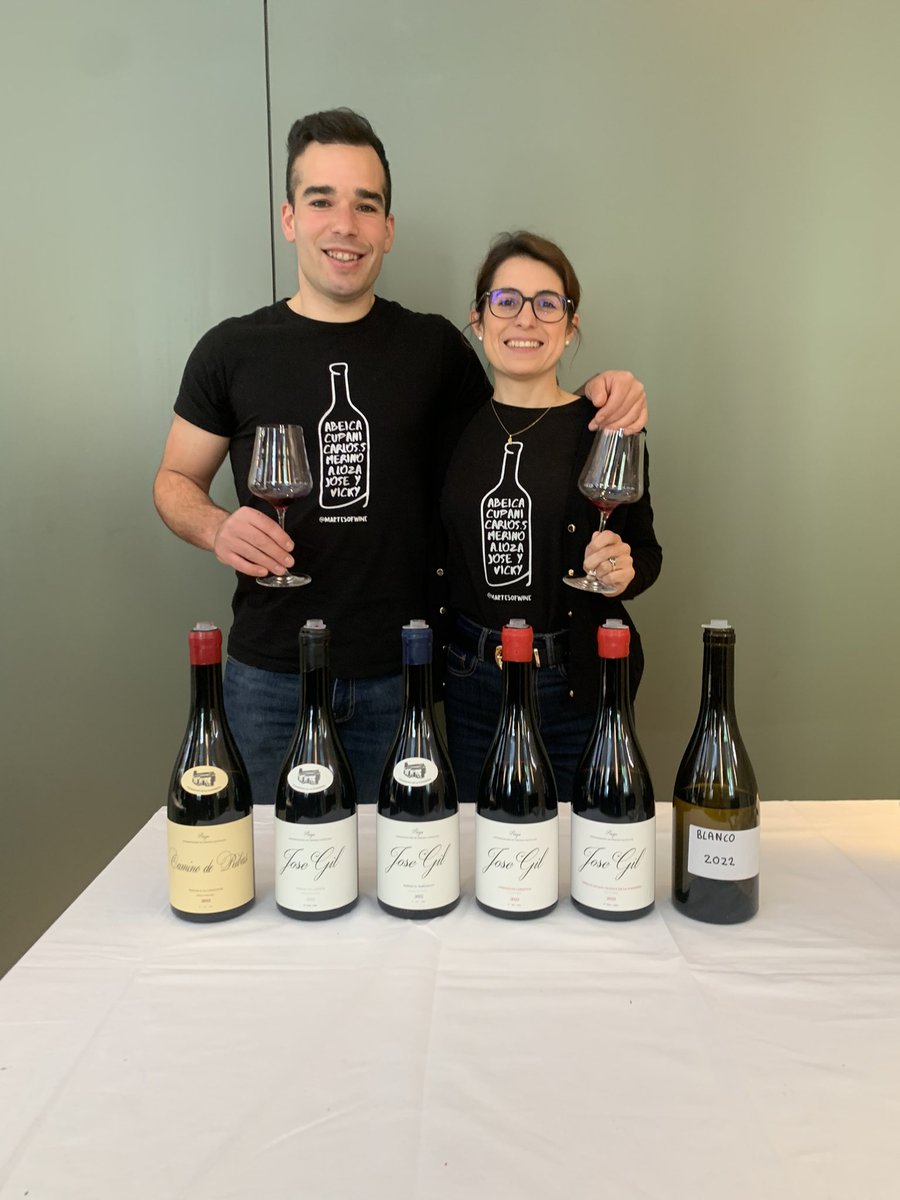 roc_sumiller's tweet photo. Increíbles vinos los del proyecto de Jose Gil y Vicky Fernández, dos jóvenes viticultores de la Rioja Alta 💜🍷
.
Cultivan 11 ha. de viñedos viejos en vaso, repartidos entre S. Vicente y Labastida.
.
Su filosofía es borgoñona: vinos de pueblo, de paraje y de parcela.
#josegil https://t.co/DcrO6y3MWv