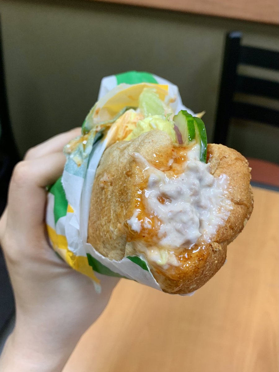 tanp0pozip's tweet photo. 써브웨이
참치 허니오트 에그마요 추가
+ 랜치, 스위트칠리, 핫칠리 
첫 입이 환상���이다…😇 ( 근데 끝에 가면 좀 물림 !! https://t.co/YZQ4tTQ1vY