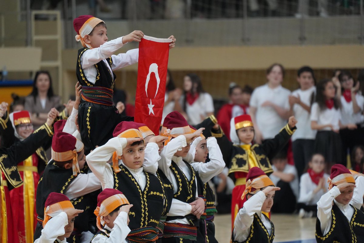 Atatürk İlkokulu ve Kapalı Spor Salonumuzda düzenlenen 23 Nisan Ulusal Egemenlik ve Çocuk Bayramı kutlamalarına katıldık. 23 Nisan Ulusal Egemenlik ve Çocuk Bayramı Kutlu Olsun!🎈