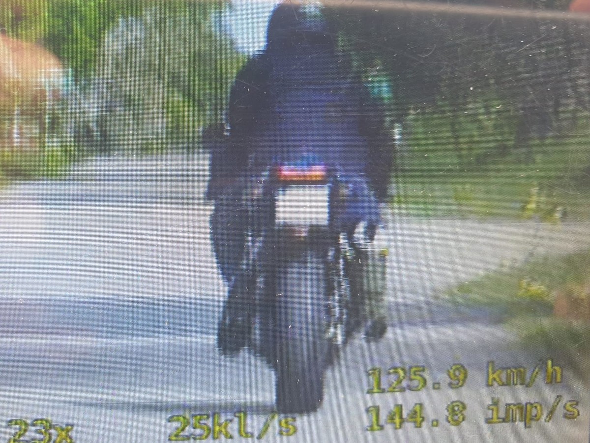 Szybka jazda motocyklisty zakończona wysokim mandatem hrubieszow.policja.gov.pl/lhr/informacje…