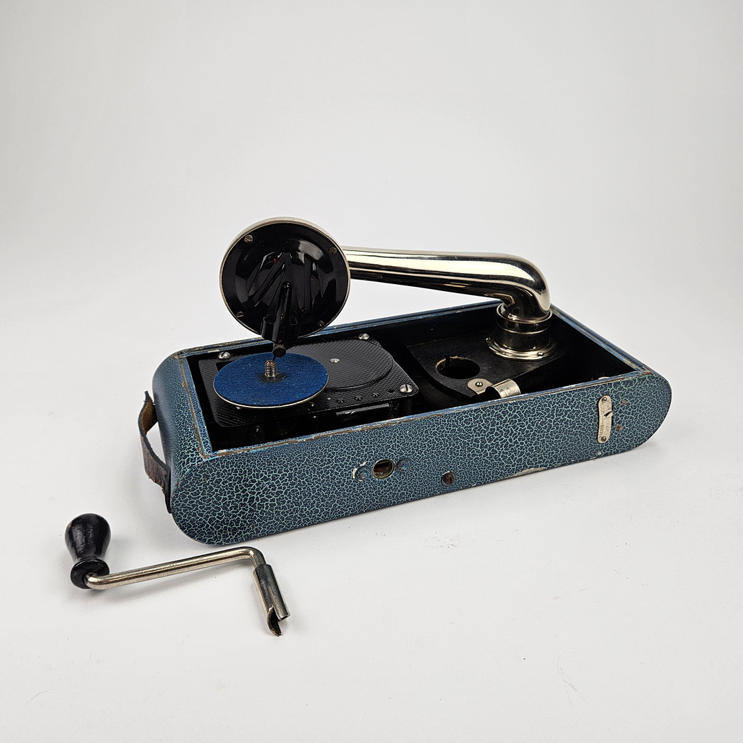 Thorens Excelda portable gramophone (Switzerland, 1940)