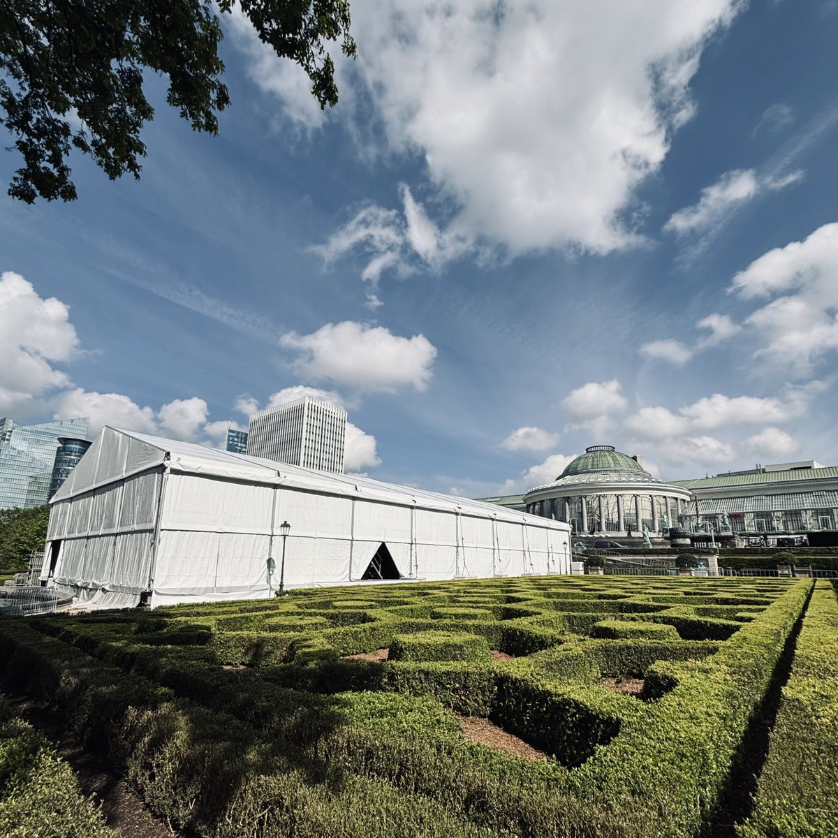 Something appeared in the park! We’re just 1 day away from Les Nuits Botanique. We can’t wait to welcome you all again ❤️ See you tomorrow!
