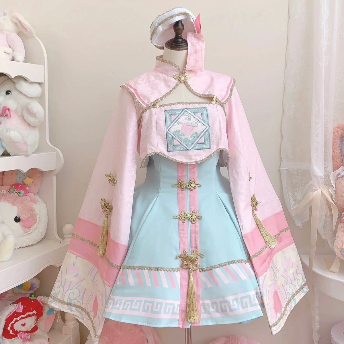 Maidens_Reve's tweet photo. 💕Maiden's Rêve
    プレゼントキャンペーン°˖✧

🎁キュートキョンシーロリータセットアップ🎁
https://t.co/HXjz8Yqfgq

🎀参加条件🎀
→@Maidens_Reveをフォロー
→このツイートをRT

🎀締め切り🎀
　5月23日

❣ご希望のサイズをコメント/引用RTで当選確率アップ❣ https://t.co/54UGQ53MQr