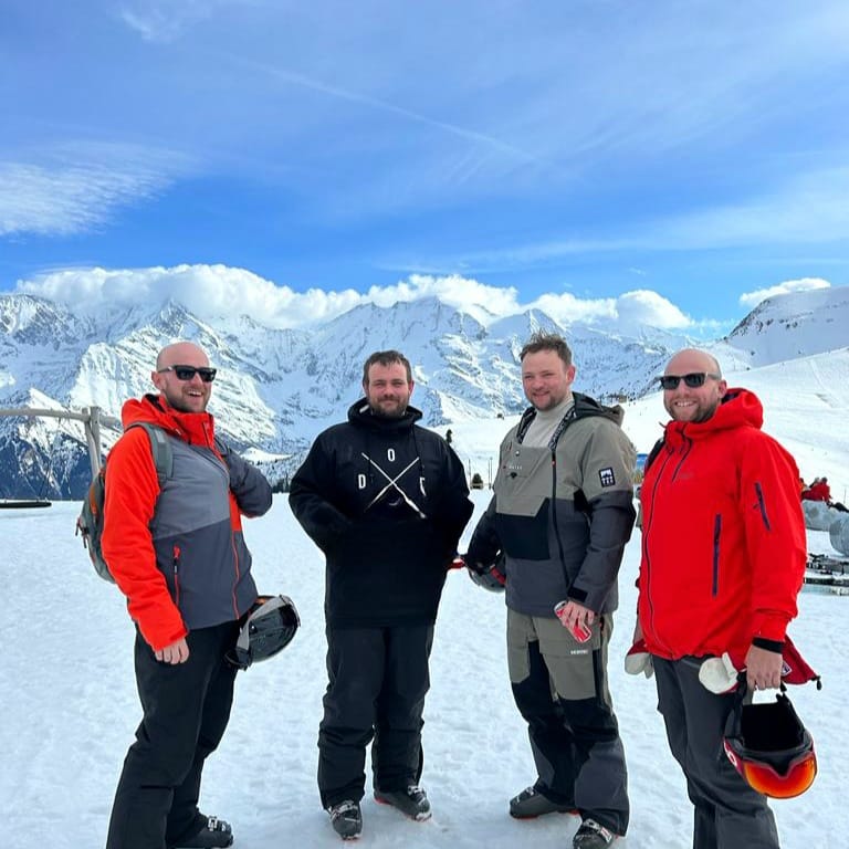 ResinCoating's tweet photo. Targets were set 🎯 The team delivered 👏 Well deserved break for our guys whilst visiting a supplier in France 🇫🇷⛷️❄️ #Teamspirit #Team #Ski #Skiseason #France #Teambonding https://t.co/9q4eFWRkDO