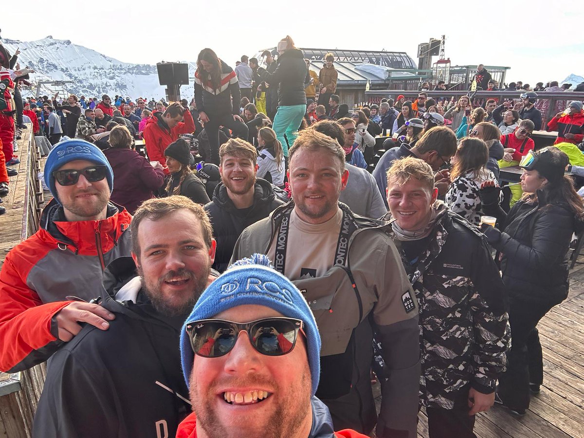 ResinCoating's tweet photo. Targets were set 🎯 The team delivered 👏 Well deserved break for our guys whilst visiting a supplier in France 🇫🇷⛷️❄️ #Teamspirit #Team #Ski #Skiseason #France #Teambonding https://t.co/9q4eFWRkDO