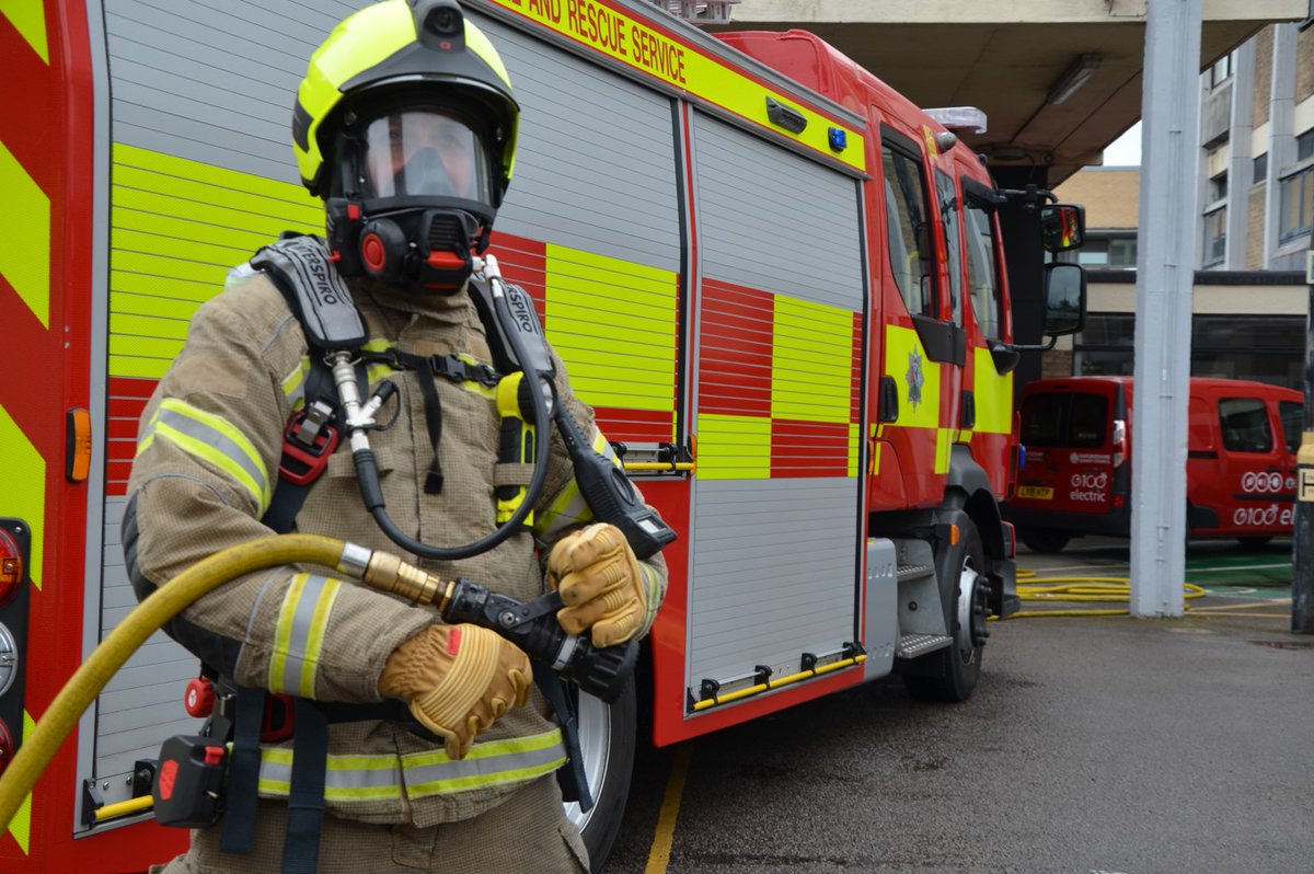 Firefighters in Oxfordshire @RBFRSofficial and @Bucksfire are all now using the same breathing apparatus and associated equipment when responding to emergency incidents, tackling fires or entering hazardous environments. Read more here: news.oxfordshire.gov.uk/new-firefighti…