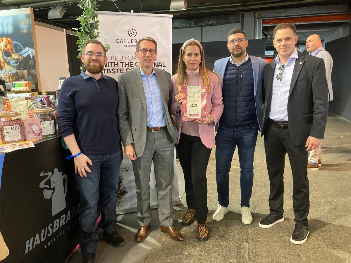 Ambassador De Baets had the chance to meet with the representatives of the Belgian chocolate #Callebaut from #Belgrade on the occasion of the #WeekendFoodFestival in #Rovinj. A good start to celebrate the @WorldCocoaConf hosted in #Brussels this year. #BelgianChocolate