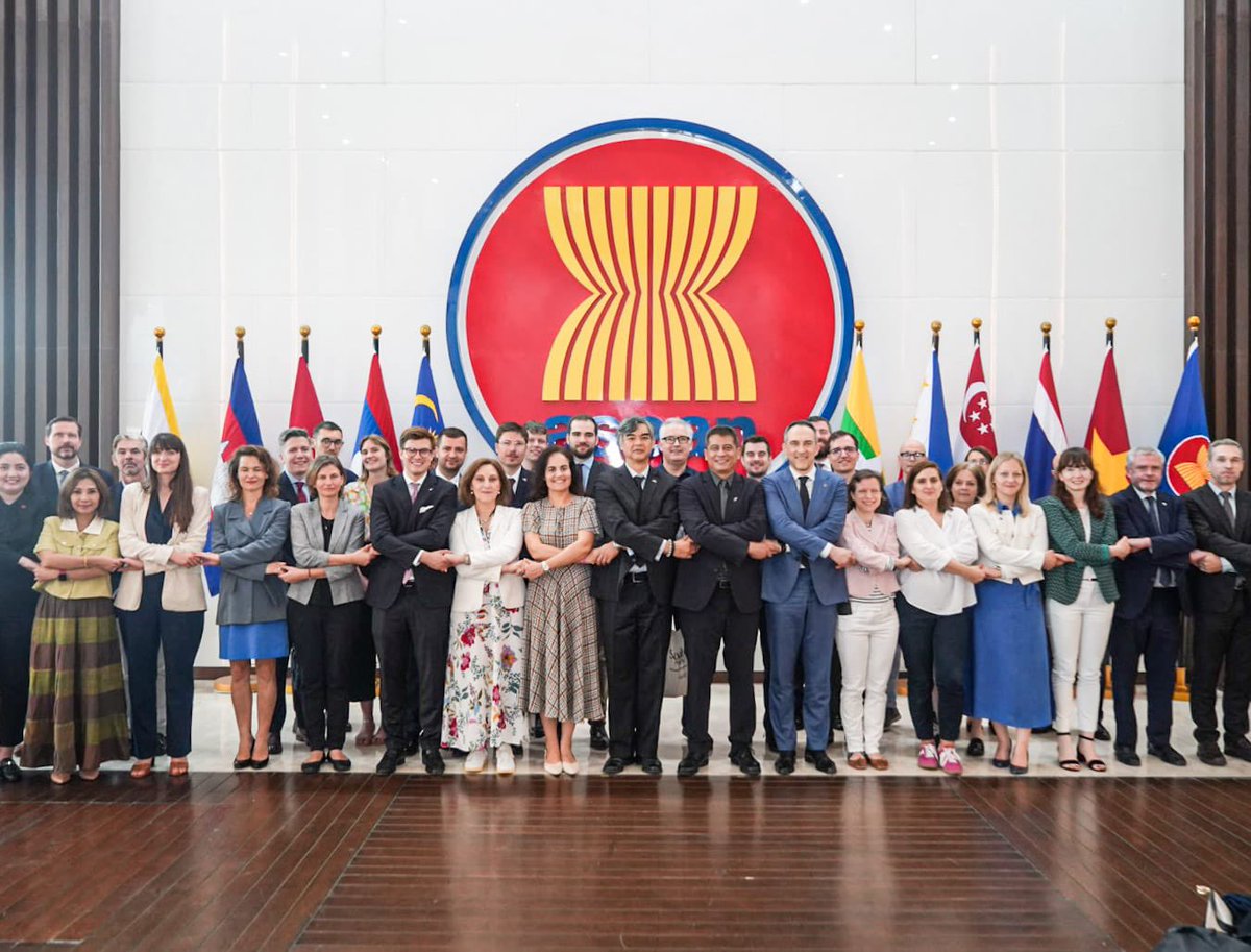 A 30-strong #TeamEurope Brussels-based diplomats focusing on Asia visited the @ASEAN Secretariat. Discussions focused on how to deepen EU-ASEAN Strategic Partnership and build on the outcomes of the 2022 Commemorative Summit and the February 2024 Ministerial Meeting.