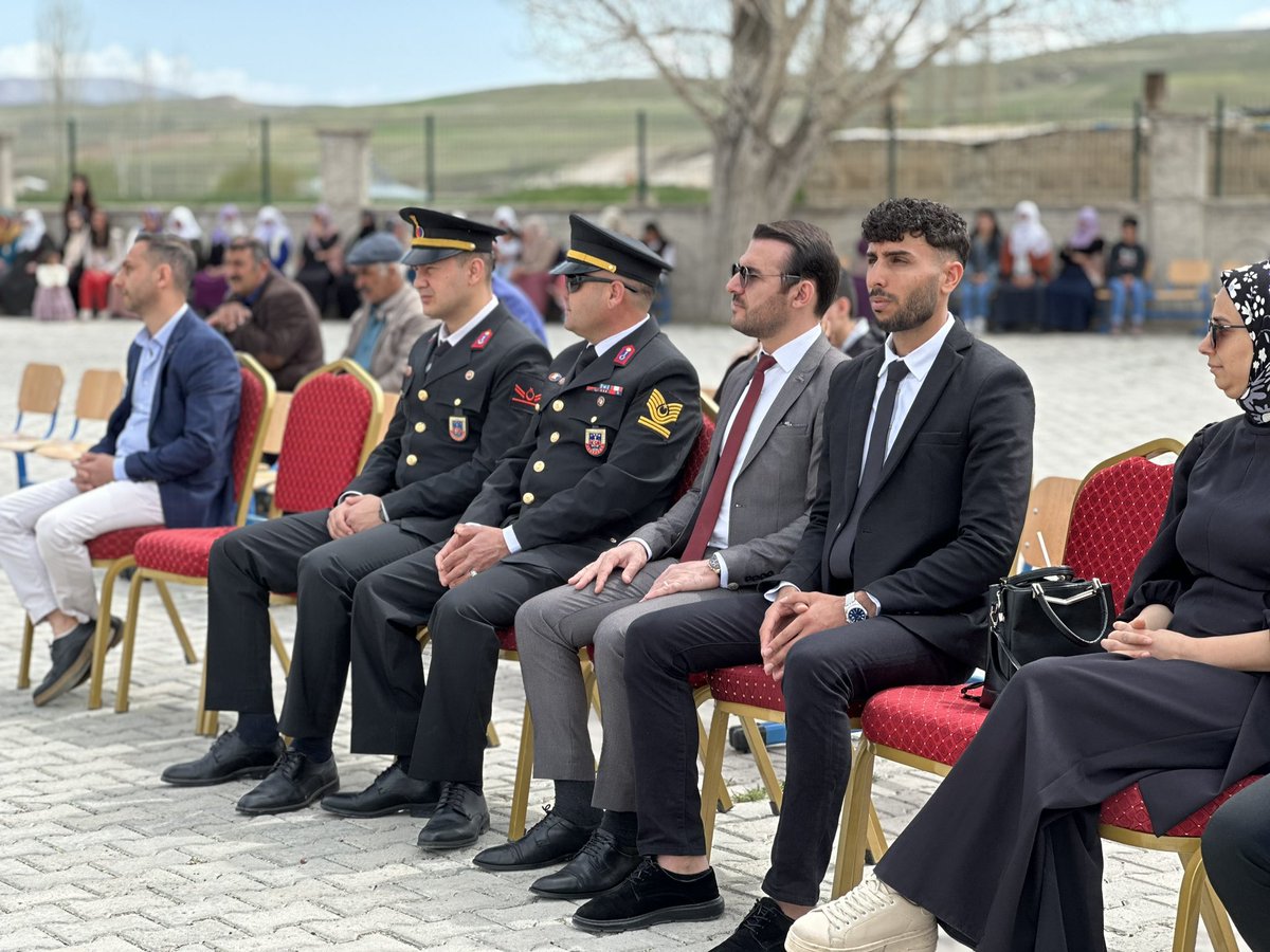 Ulukentorta04's tweet photo. 23 Nisan Ulusal Egemenlik ve Çocuk Bayramı kutlu olsun. 🇹🇷🎈🎉
@tcmeb 
@miakarali 
@agrimem 
@hasan_kokrek 
@diyadinmem 
@remzi0479 
@inanc_nurullah 
@volkanozel44 https://t.co/GEvo44mckc