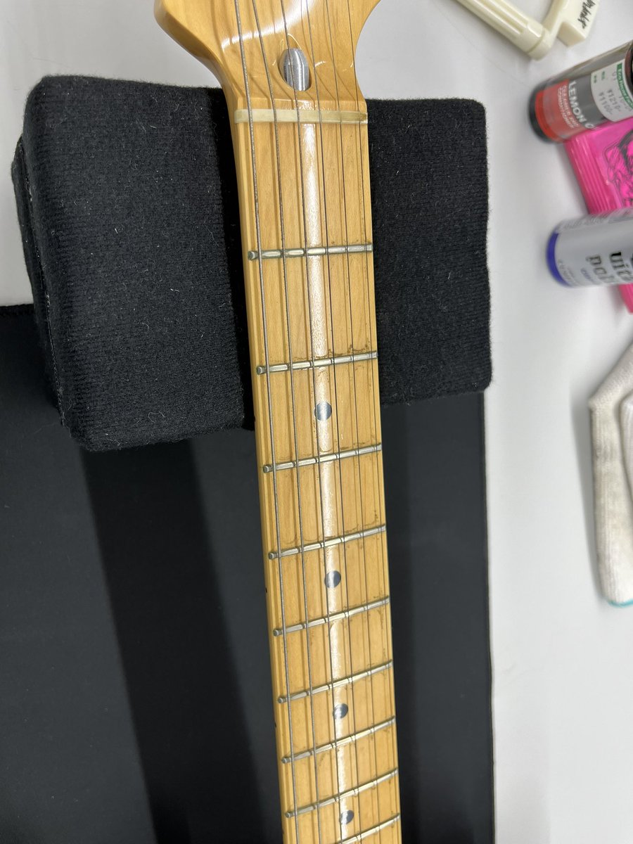 HOFFkayafuri's tweet image. ビフォーアフター😎

#FENDERJAPAN #STRATO #ストラト  #ラージヘッド　#メイプルネック #ハードオフ