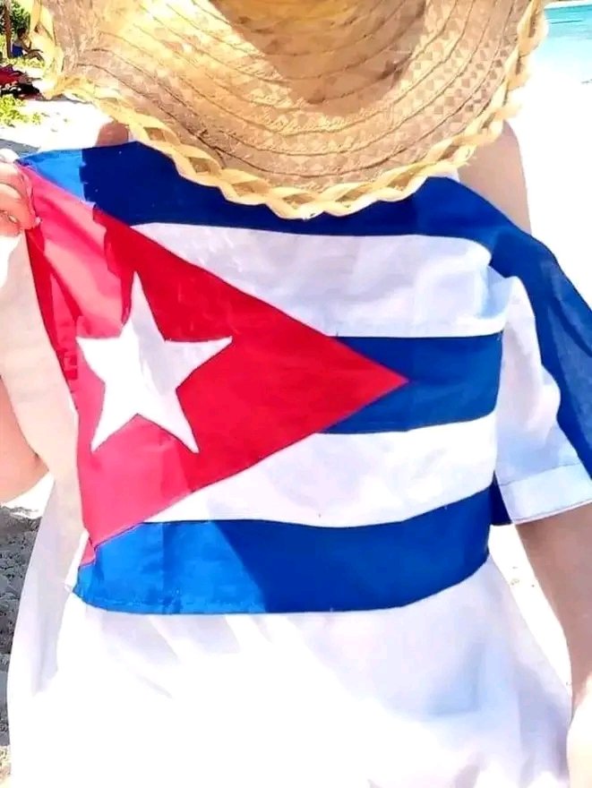 Quiero un sombrero De guano, una bandera, Quiero una guayabera Y un son para bailar,  Yo me muero como vivi #CubaEsAmor #GenteQueSuma #SuAntorchaMiFuerza #ConCubaNoTeMetas
