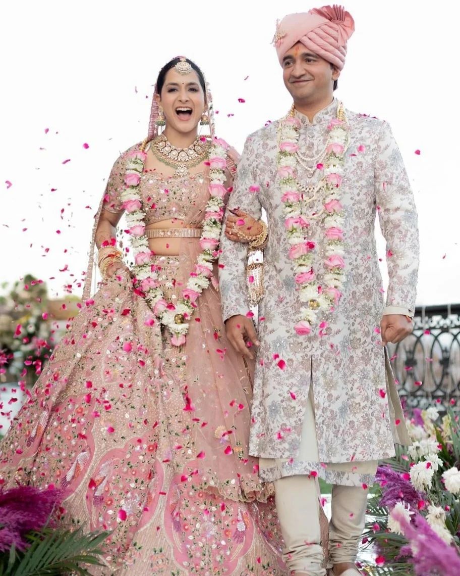 Cheers to the newly married couple! Arushi Sharma, known for her role as Leena in Love Aaj Kal, has tied the knot with casting director Vaibhav Vishant. Wishing them a lifetime of love and happiness! 💍❤️

#AarushiSharma #VaibhavVishant #EastFmKenya #EastFm