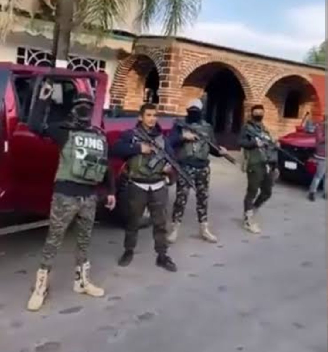 EconomistBaja's tweet photo. @CarlosLoret @latinus_us Me pararon en la carretera, menos mal que son los de latinus 👌😭 https://t.co/wTlZOL0D8k