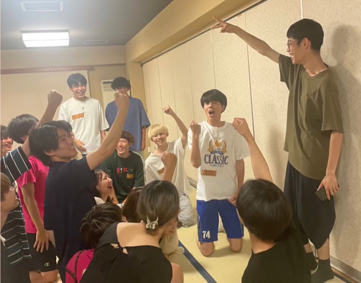 Rits_sg2026's tweet photo. 【オフショット】

Song-genicsは和気あいあいとした雰囲気のサークルです！

まだまだ新歓イベントがたくさんあるので、少しでも興味のある方はぜひ来てください！

サークル員みんなでお待ちしてます🫶🏻

#春から立命館 #春から立命館大学 #立命館サークル #立命館大学サークル #アカペラ #音楽 https://t.co/JjcwNPV6iN