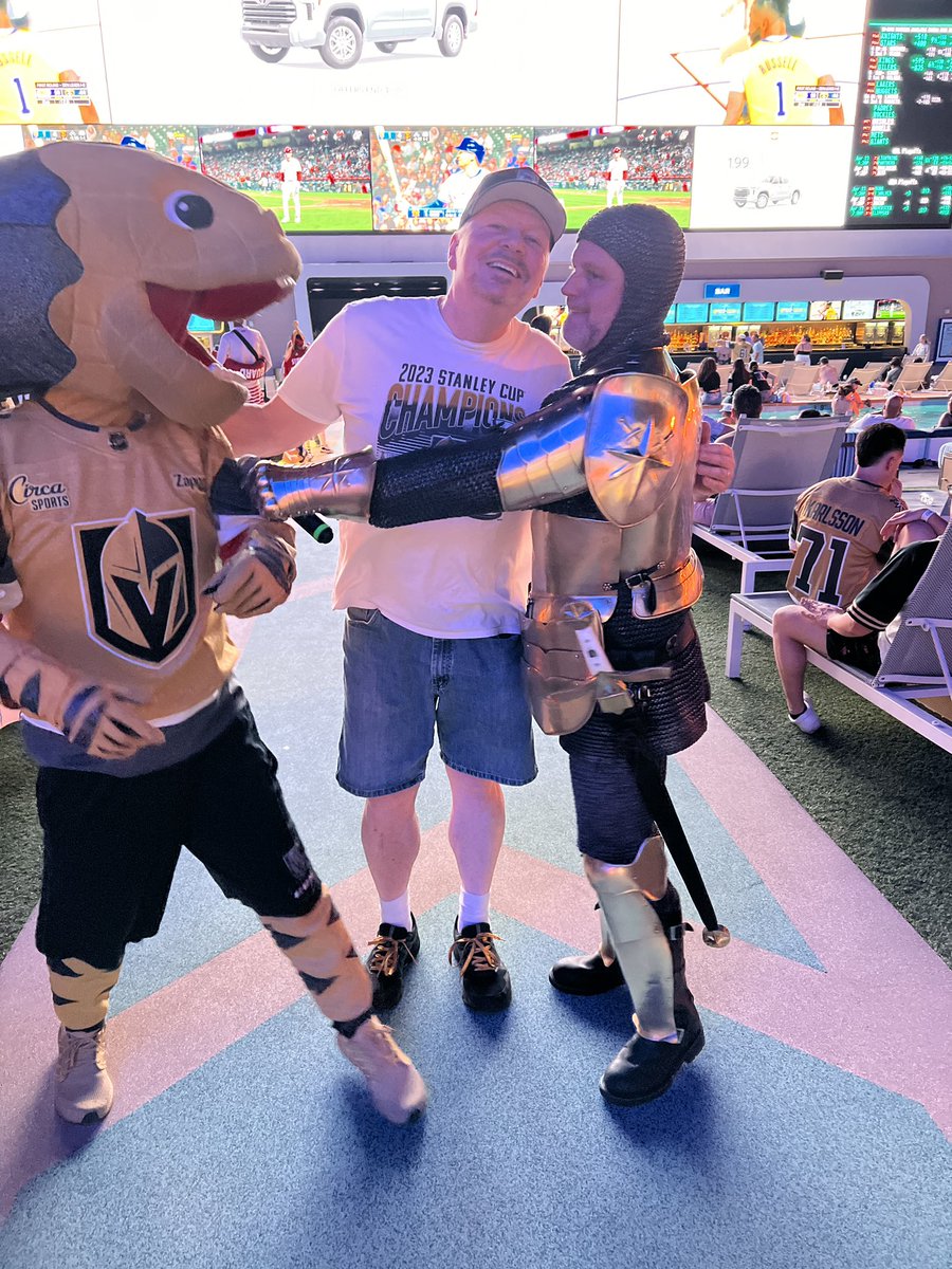 My favorite pic of my dad 🥹💙 @DanOVegas Vibin’ with @ChanceNHL & @LeeOrchard1