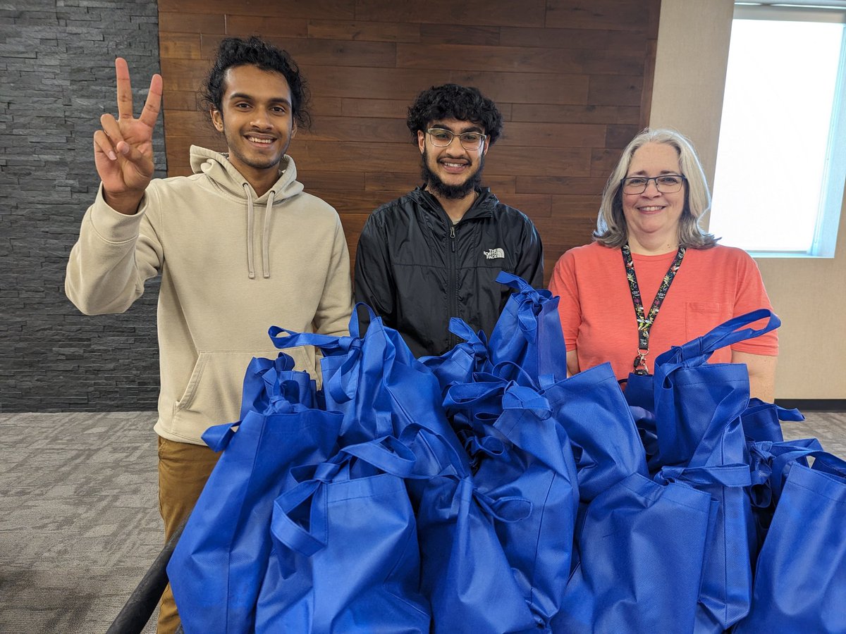 AnyStepCommunit's tweet image. Volunteer Appreciation Post! Thanks to our volunteers from The Texas Humanitarian Initiative  who came out to help our program director Angi assemble 50 food/hygiene bags for Senior Resource day at Martin Luther King Jr Library in South Dallas! #anystepisprogress
