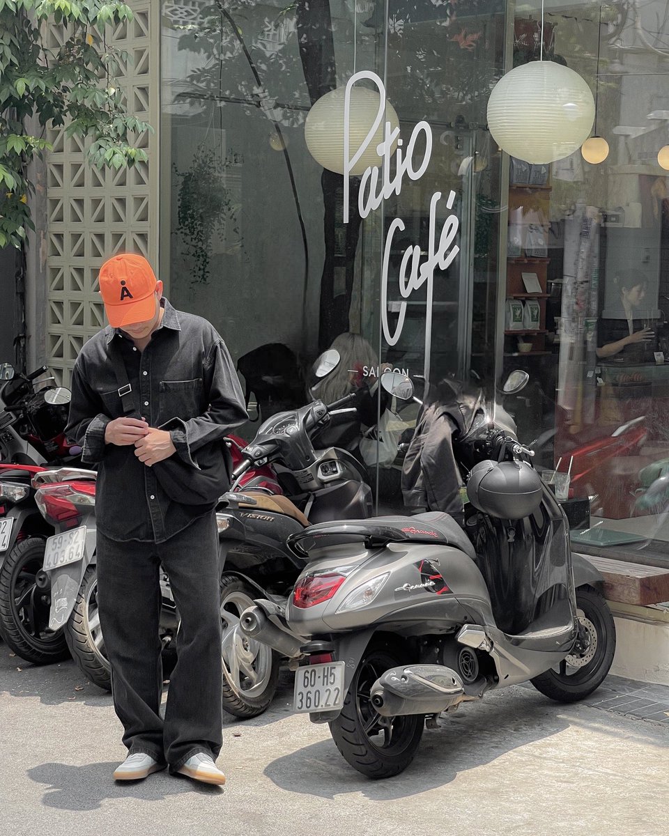 khunvee589's tweet photo. ไปเช้าแล้วคนก็ยังเยอะ แน่นทุกอนู แต่กาแฟอร่อย ร้านที่นั่งเยอะ patio cafe @aroii #คาเฟ่เวียดนาม #คาเฟ่โฮจิมินห์ https://t.co/FoKuhJ4pNl