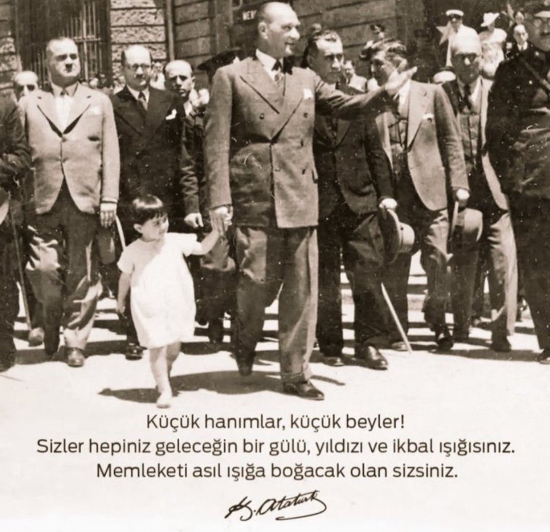 “Küçük hanımlar, küçük beyler. Sizler hepiniz, geleceğin bir gülü, yıldızı, ikbal ışığısınız. Yurdu asıl aydınlığa boğacak olan sizsiniz.”
 
Gazi Mustafa Kemal Atatürk
23 Nisan Ulusal Egemenlik ve Çocuk Bayramı'mız Kutlu Olsun 🇹🇷🇹🇷🇹🇷
#MustafaKemalAtatürk  #23NisanUlusalEgemenlik