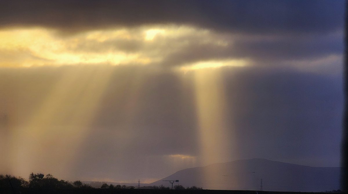 Good Morning
'If you have good thoughts they will shine out of your face like sunbeams and you will always look lovely.' Roald Dahl
Benbradagh ( 10 miles away in Dungiven) looking quite lovely this morning.
#Benbradagh #SperrinMountains #LoveWhereYouLive