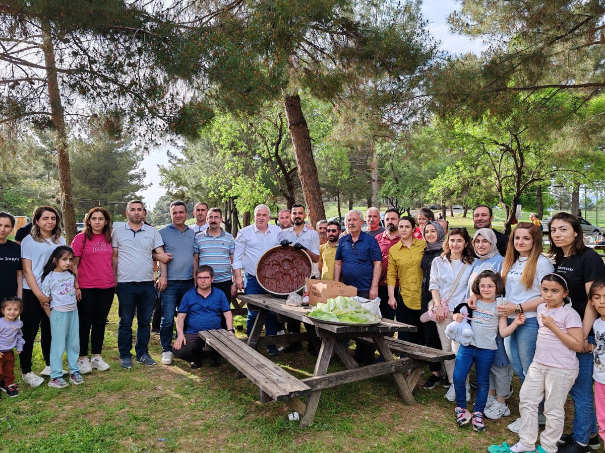 AdNufus's tweet photo. İl Müdürümüz Salih YILMAZ beyin öncülüğünde Müd. pers.olarak baharın gelişine “Merhaba”dedik.Ali Dağı Mesire alanında yapılan piknik etkinliğine pers. ve aileleri katılım sağladılar.Bu güzel etkinliği düzenleyen İl Müdürümüze teşekkür ederiz @itasyapan @adiyamangovtr @TCNufus https://t.co/BxC6WQVFkl