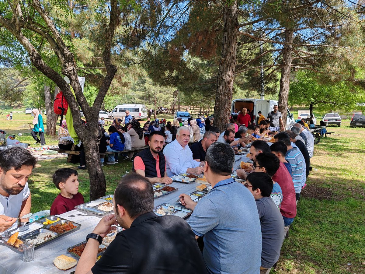 AdNufus's tweet photo. İl Müdürümüz Salih YILMAZ beyin öncülüğünde Müd. pers.olarak baharın gelişine “Merhaba”dedik.Ali Dağı Mesire alanında yapılan piknik etkinliğine pers. ve aileleri katılım sağladılar.Bu güzel etkinliği düzenleyen İl Müdürümüze teşekkür ederiz @itasyapan @adiyamangovtr @TCNufus https://t.co/BxC6WQVFkl