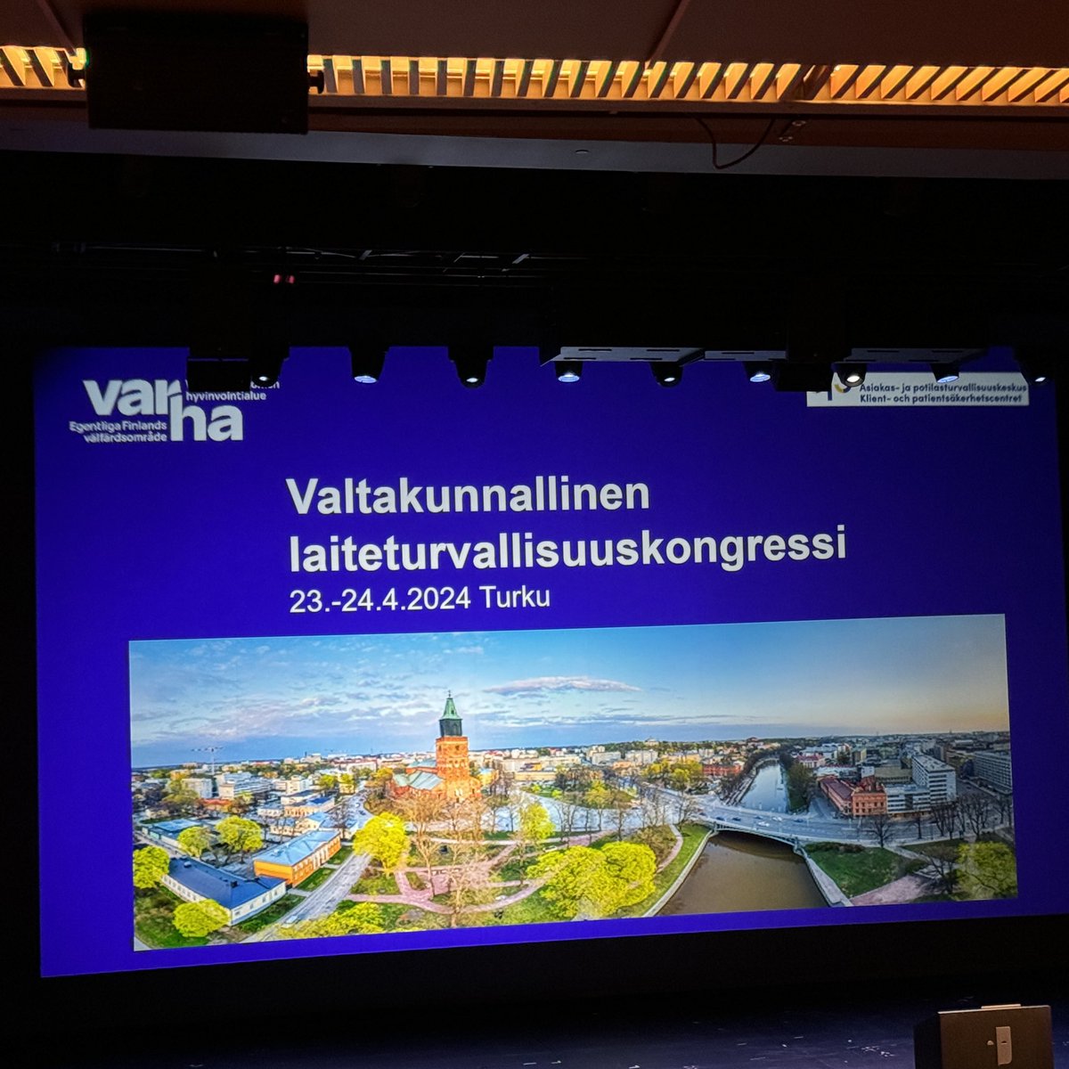 JaanaAlapulli's tweet photo. Terveisiä Turusta! Oman alani tärkein koulutustapahtuma alkoi juuri, ja vieläpä ihanassa Turussa 😊 https://t.co/NHxSuopJTc