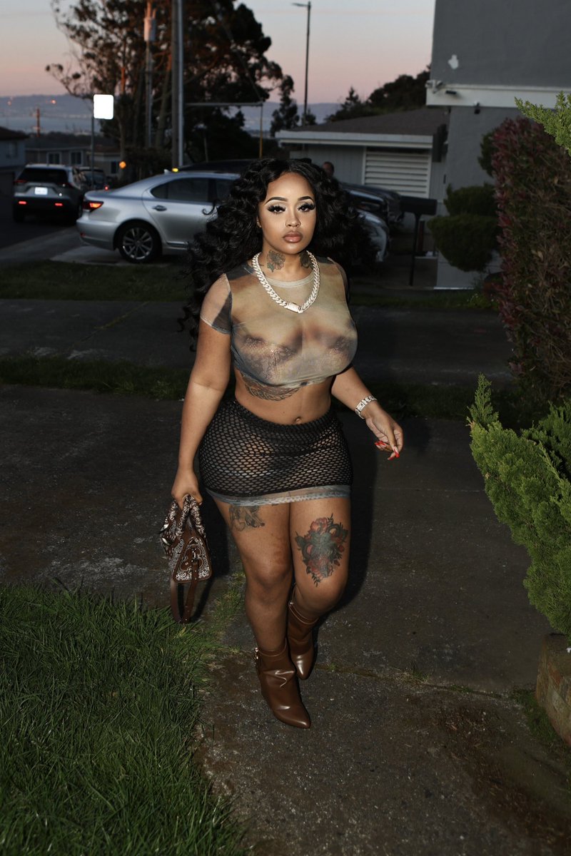 realstunnagirl's tweet photo. The Trendsetta 🐐 https://t.co/IwrXaUfcrw