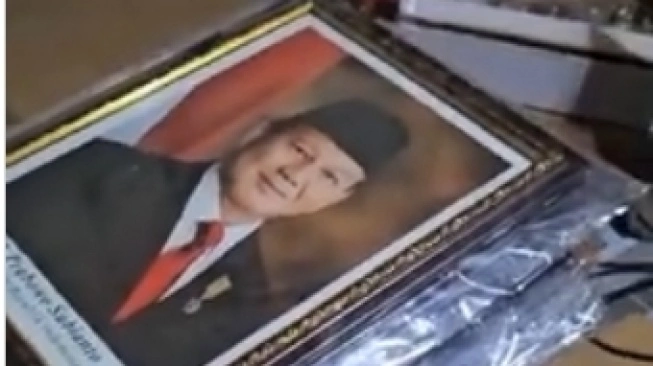 MurtadhaOne1's tweet photo. Penantian @KomnasHAM sepertinya akan berakhir

Setelah 20 tahun dinanti, prabowo akhirnya akan DATANGI komnas HAM dalam bentuk foto presiden yg siap dipajang

🤣😜🤣 https://t.co/4BgZmzcoBb