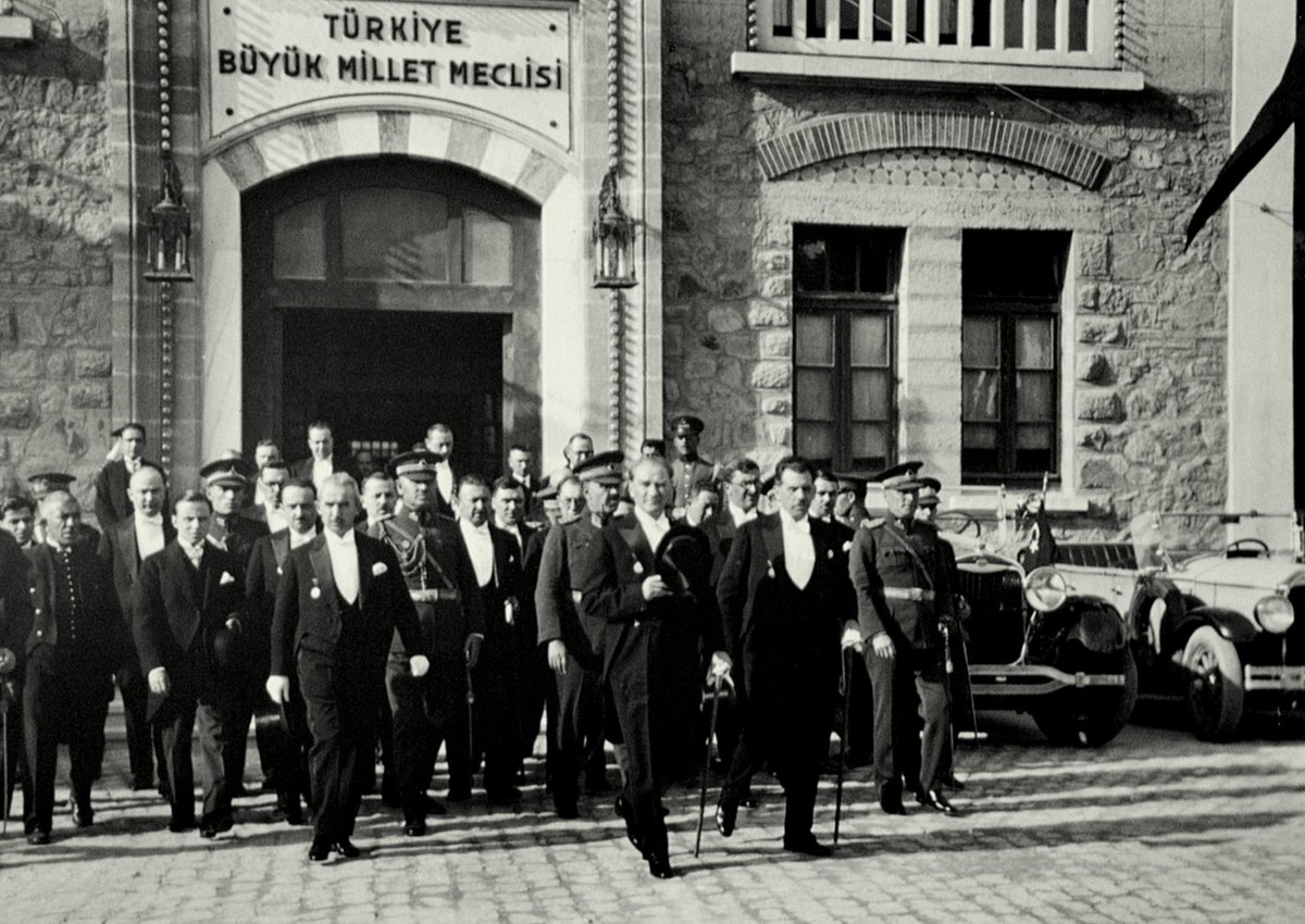 'Gençliği yetiştiriniz. Onlara ilim ve irfanın müspet fikirlerini veriniz. Geleceğin aydınlığına onlarla kavuşacaksınız.' Mustafa Kemal Atatürk 23 Nisan Ulusal Egemenlik ve Çocuk Bayramımız kutlu olsun