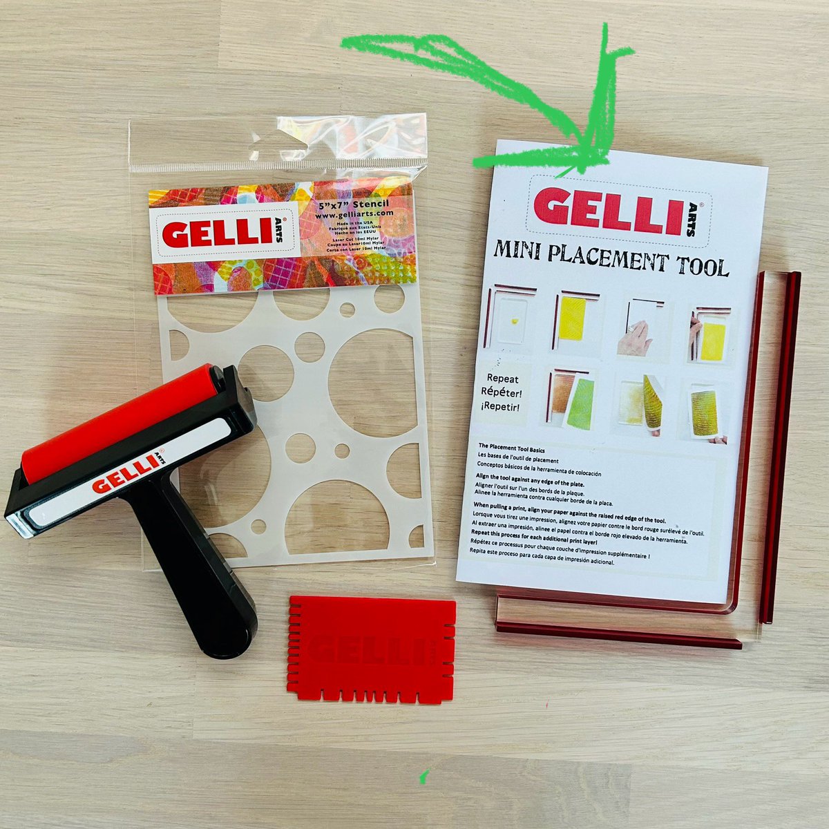 Good morning #earlybiz my new gel printing kit includes a Gelli Arts mini placement tool which is a game changer for lining up each colour! They sell for £26 on Amazon so the kit is a bargain at £62 packed full of useful stuff artwithmollie.etsy.com/?section_id=29… #elevenseshour #firsttmaster