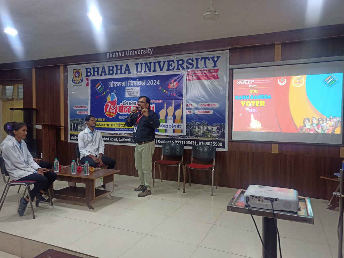 BhabhaUniversty's tweet image. भाभा विश्वविद्यालय में मतदान जागरूकता अभियान पर स्वीप गतिविधि के तहत &quot;कौन बनेगा वोटर नंबर वन&quot; क्विज कॉम्पटीशन सम्पन्न हुआ इसमें विश्वविद्यालय के कुलगुरु, प्रोफ़ेसर समेत विश्वविद्यालय के सभी वोटर्स शामिल हुए।
#LoksabhaElection2024 #votingawareness📷
#quizprogram #bhabhauniversity