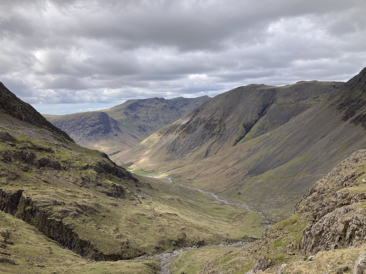 Good morning everyone wishing you a lovely day 😀enjoying fabulous views towards Lingmell Beck and Wasdale Fell from the Corridor Route. Last week’s wonderful walking up Scafell Pike ⛰️
#LakeDistrict