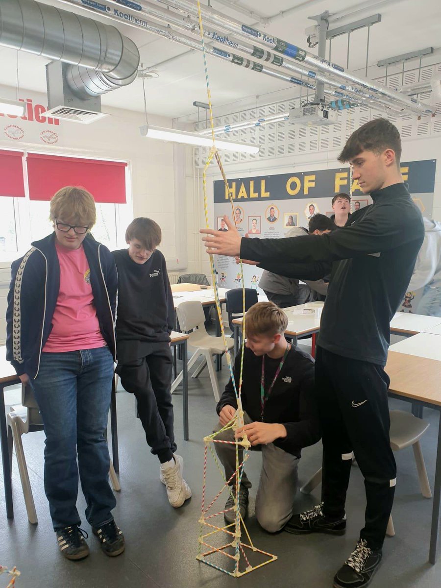 🚨📢 On Thursday, @sheffcol #Construction Department was host to @kiergroup for their monthly Employer Skills Academy visit. Students competed to build the tallest structure. 🏙

It is great to see #employers taking time to shape the #education of the potential #Futureworkforce!