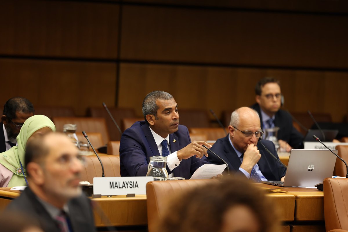 AuditMV's tweet photo. Auditor General Mr. Hussain Niyazy and Assitant Auditor General Mr. Ibrahim Aiman attended the UN-INTOSAI symposium on #SDG13 held at Vienna, Austria.
#Climateaccountability #Environmentalauditing #ClimateChange #SDG https://t.co/NitttzCRdq