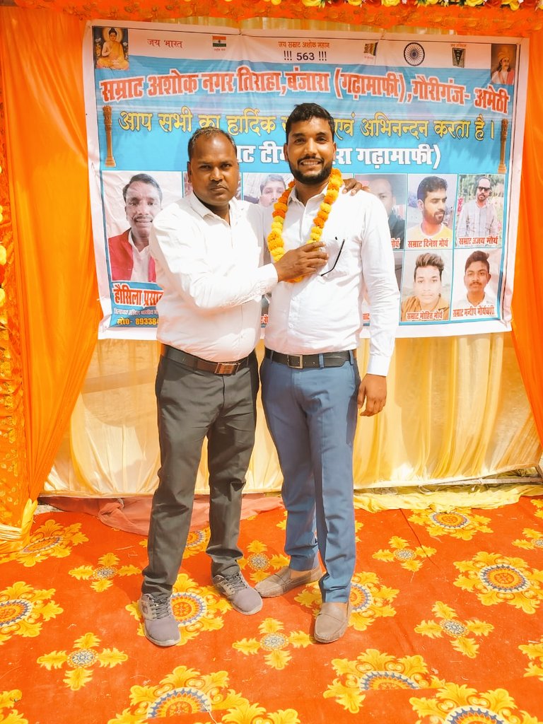 santprasadm's tweet photo. हम रखते है ताल्लुक तो निभाते है जिंदगी भर,
हम से बदले नहीं जाते रिश्ते लिबासो की तरह… https://t.co/E7mEMUgvtU