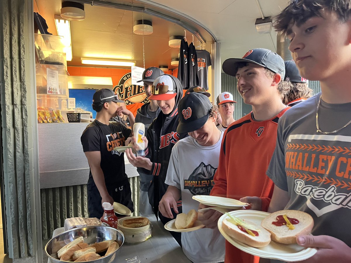 Whalley_Chiefs's tweet photo. The Premier and Junior Chiefs welcomed Vancouver Canadians Head Coach and member of the Toronto BlueJays organization, Brent Lavallee to Whalley Athletic Park tonight. Lavallee shared plenty of outstanding knowledge with the Chiefs, and the teams wrapped up with some BBQ and Q&amp;A. https://t.co/Gbeiptg7cY