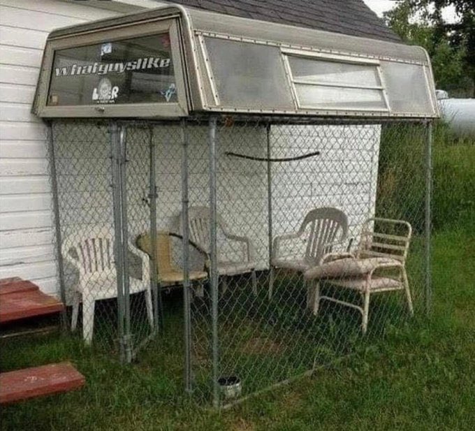 1 million dollar home comes with screened in patio