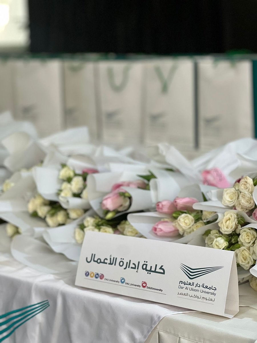 dau_university's tweet photo. خريجات #جامعة_دار_العلوم يستلمن رداء حفل التخرج، نتمنى لهن التوفيق في مسيرتهن العلمية والعملية.
وتتقدم الجامعة بالشكر لتطبيق بلوس للورد. https://t.co/8sdbFXf6do
