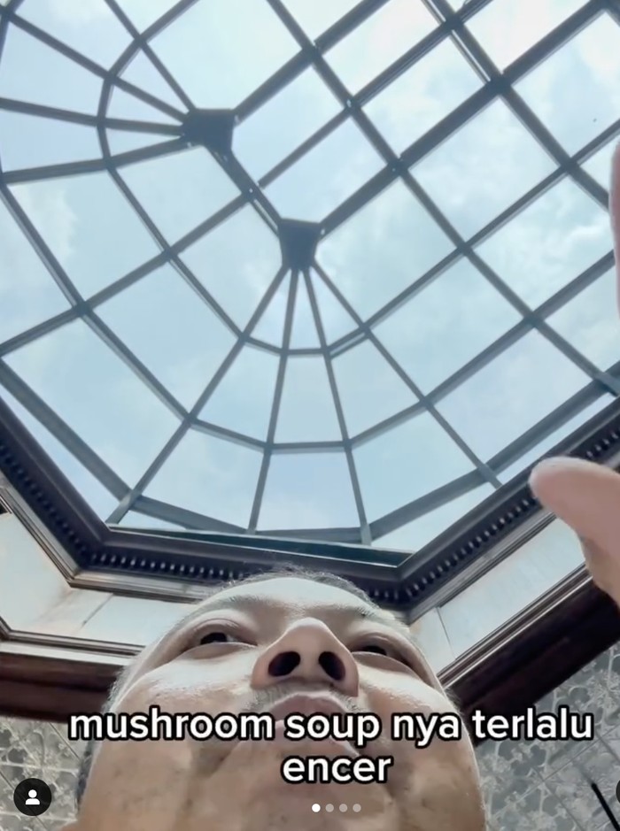 detikfood's tweet image. #Foto Codeblu berhasil kalahkan chef Arnold saat tinju pada Minggu (21/4). Sosok Codeblu dikenal sebagai reviewer makanan dengan kritikan pedas. Begini momennya saat ia review kuliner.

Foto: Instagram codebluuuu

&amp;gt;&amp;gt; dtk.id/NHnno8

#detikfood #codeblu #reviewermakanan