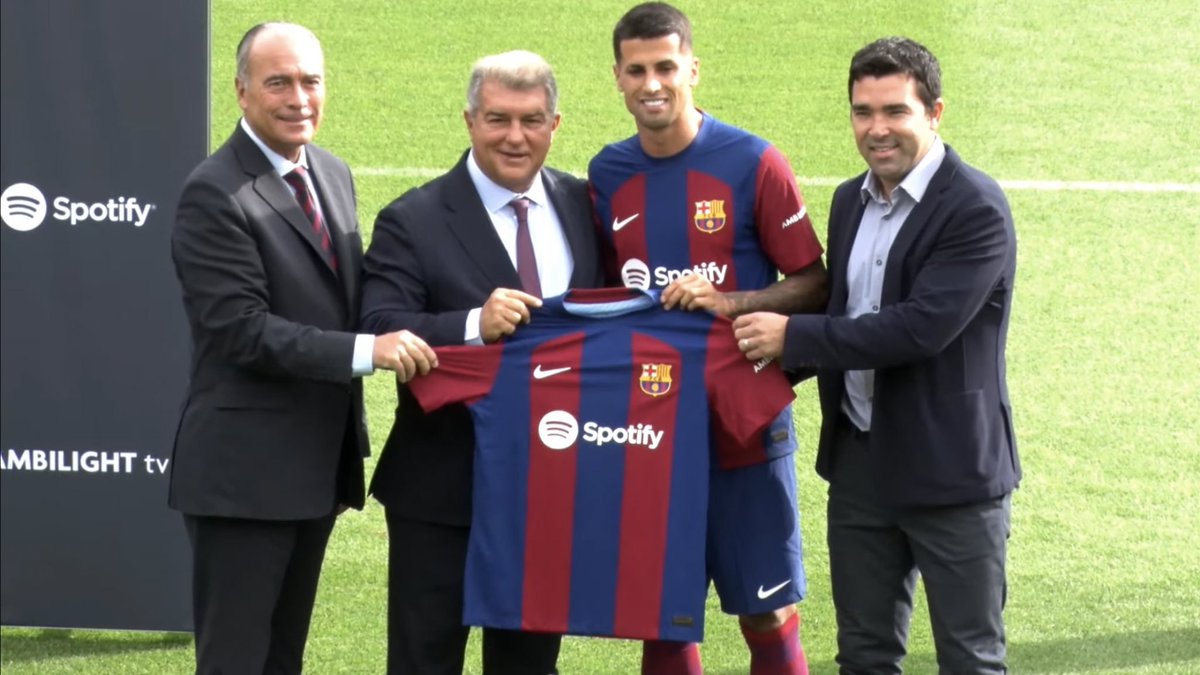 Despite the player's poor form recently, Deco still believes in Joao Cancelo. Deco wants to sign him permanently for Barcelona, despite the internal debate at the club.

— <a href="/sport/">Diario SPORT</a>