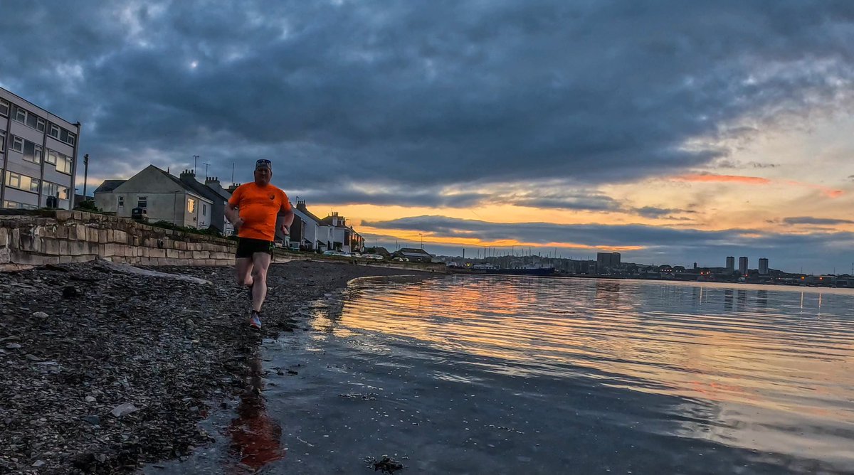 madmoosey's tweet photo. Day 1801,1802 &amp; 1803 of the runstreak completed. This morning’s pre work sunrise run was nice, everything felt so calm out there. It was good to get it done early 👌 https://t.co/9p7EpMuWf2